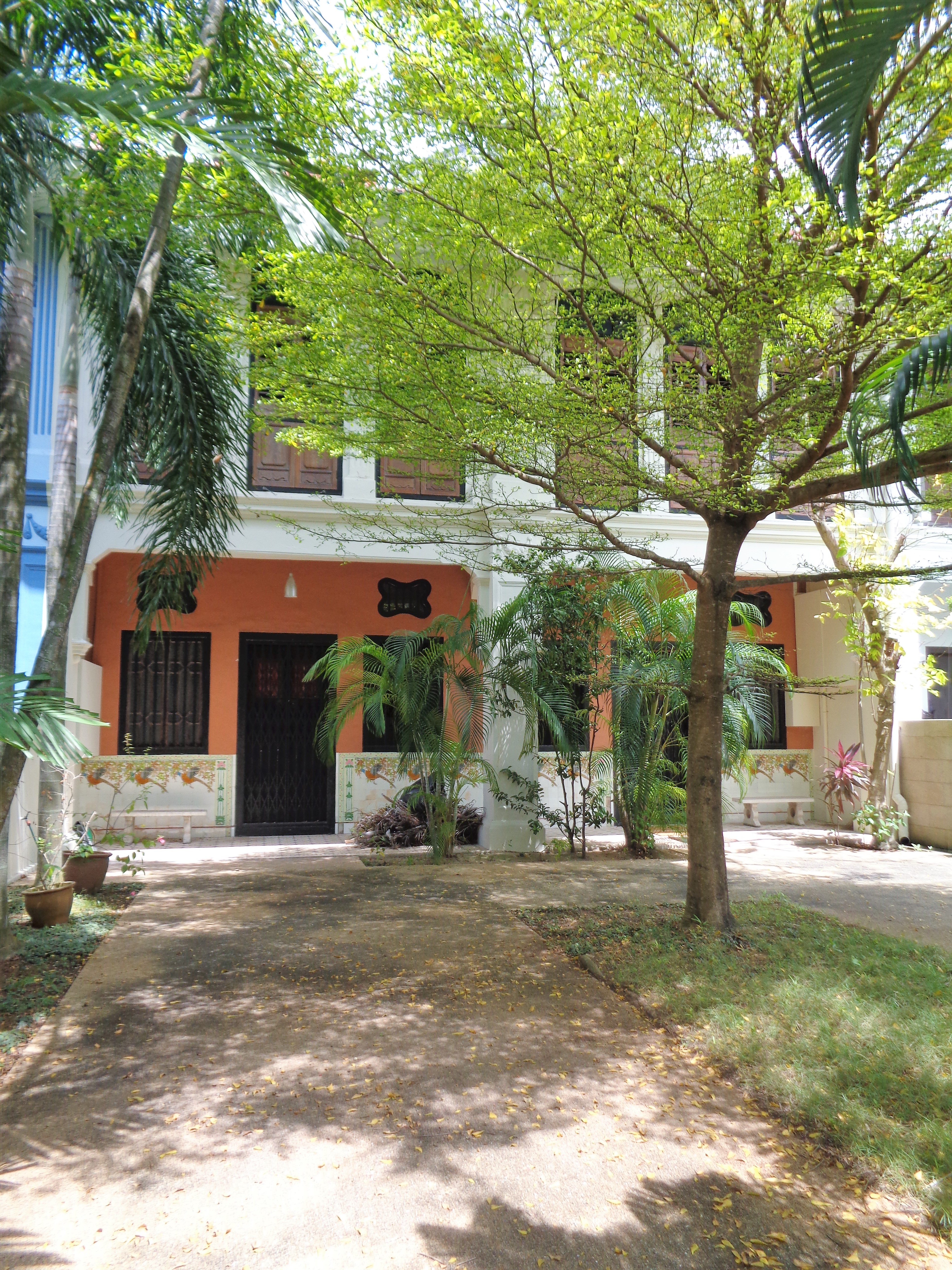 phesant_tiles_courtyard